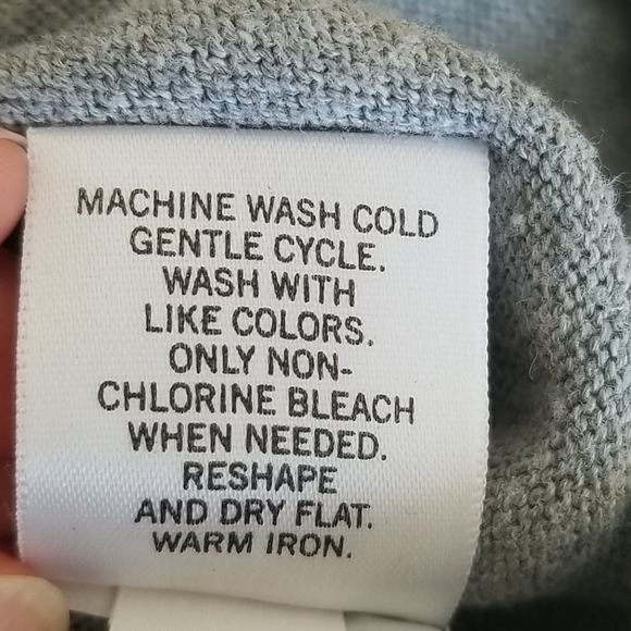 Banana Republic Factory Light Sweater - Picture 8 of 8